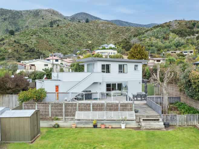 23 Moana View Road, Waikawa