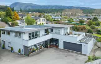 23 Moana View Road, Waikawa