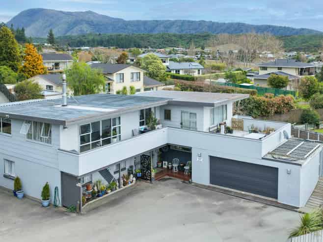 23 Moana View Road, Waikawa