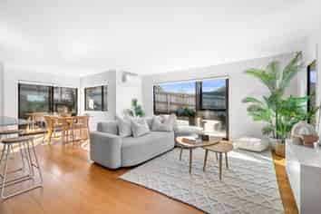 4 Torrey Pines Rise, Kamo