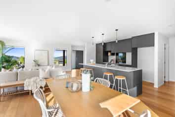 4 Torrey Pines Rise, Kamo