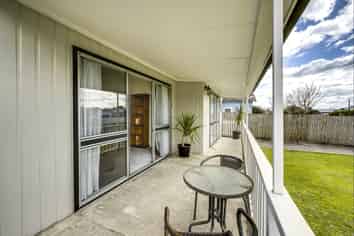 905 Ferguson Street, Akina