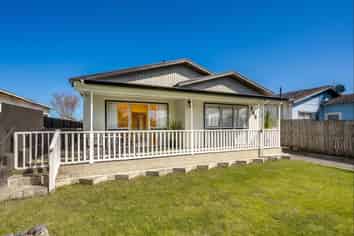 905 Ferguson Street, Akina