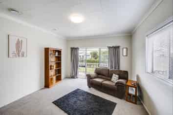 905 Ferguson Street, Akina
