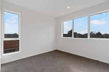 8/15 James Street, Mangere East