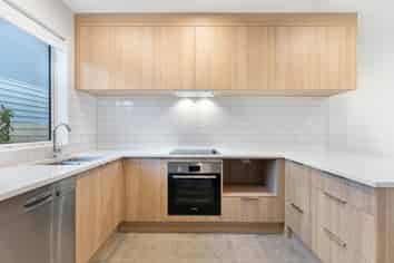 8/15 James Street, Mangere East