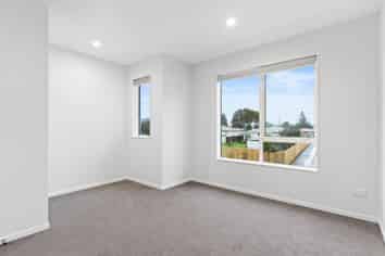 8/15 James Street, Mangere East