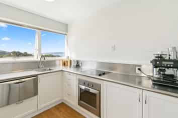 9/2 Newman Terrace , Thorndon