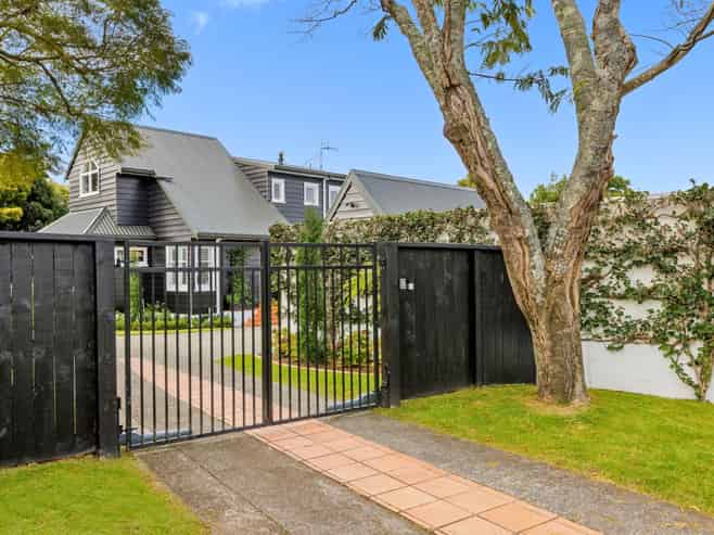 74 Kings Avenue, Matua