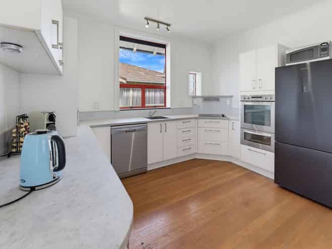 16 Preston Street, West End