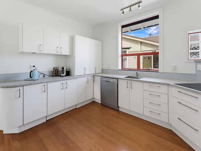 16 Preston Street, West End