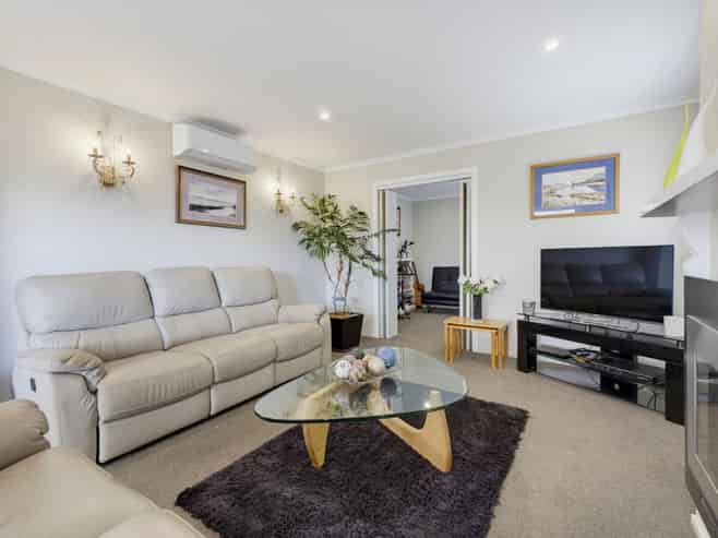 32 Purnell Close, College Estate