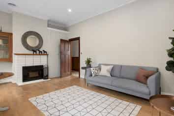 8a Bruce Street, Roslyn