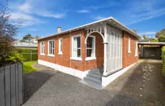 8a Bruce Street, Roslyn