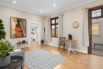8a Bruce Street, Roslyn