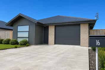 16 Higgins Street, Woodend