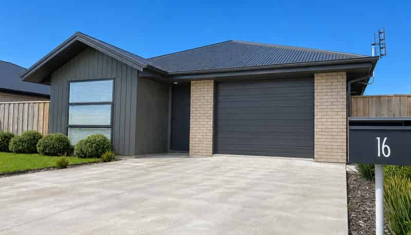 16 Higgins Street, Woodend