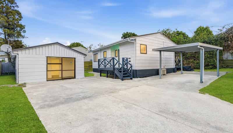 2/9 Maplesden Drive, Clendon Park