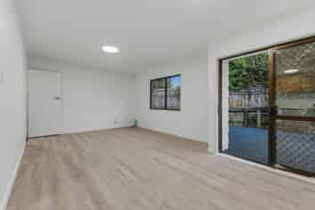 2/9 Maplesden Drive, Clendon Park