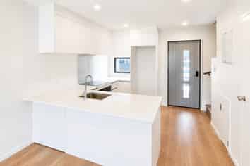 2/107 Selo St, Glen Eden