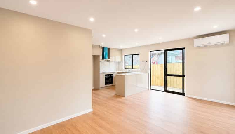 8B Plumley Crescent, Mangere