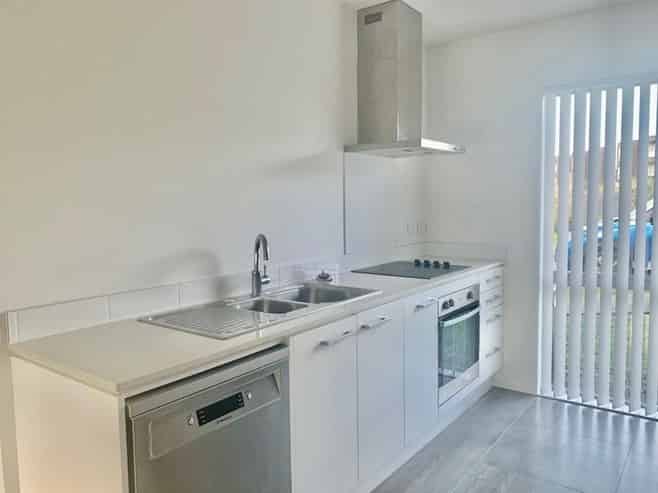 15/10 Silver Moon Road, Albany