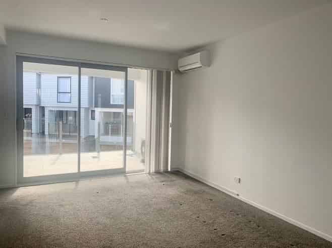 15/10 Silver Moon Road, Albany