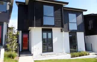 15/10 Silver Moon Road, Albany
