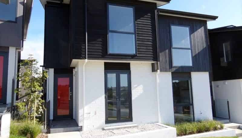 15/10 Silver Moon Road, Albany