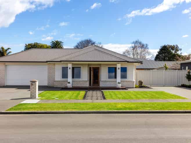 3 Sterling Park, Lytton West