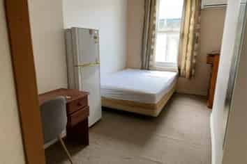 Room  8/8 Pitt Street, North Dunedin