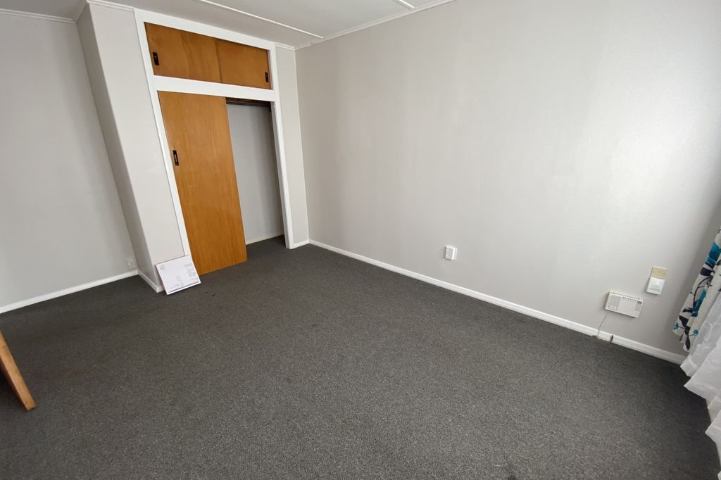 THREE BEDROOMS, LEVIN 5