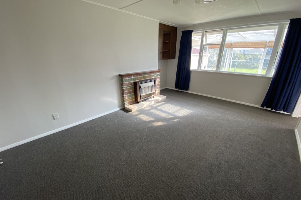 THREE BEDROOMS, LEVIN 2