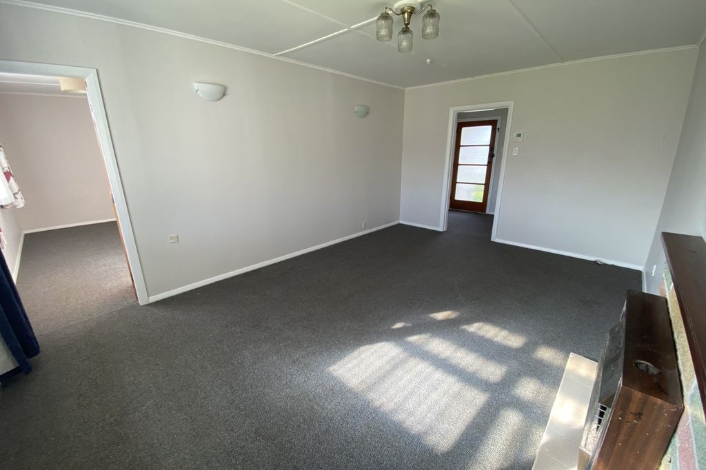 THREE BEDROOMS, LEVIN 3