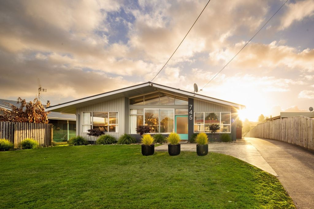 A Mid-Century Icon, Reimagined 1