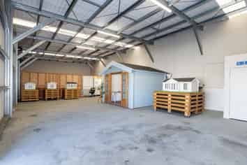 Versatile Richmond Business Base with Secure Yard