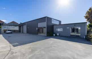Versatile Richmond Business Base with Secure Yard