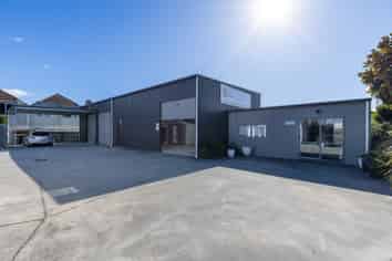 Versatile Richmond Business Base with Secure Yard