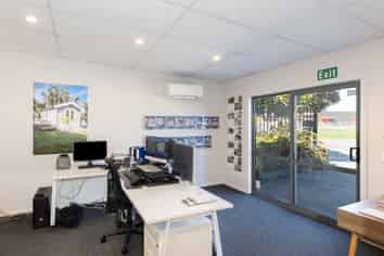 Versatile Richmond Business Base with Secure Yard