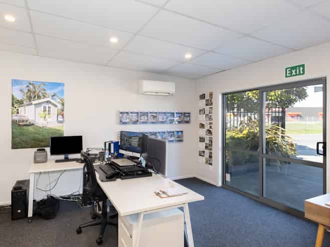 Versatile Richmond Business Base with Secure Yard
