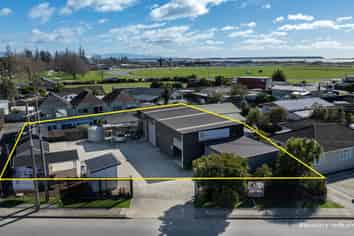Versatile Richmond Business Base with Secure Yard