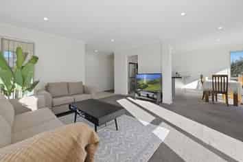 35 Leet Crescent, Papamoa