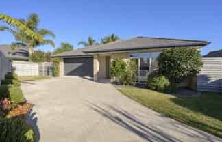 35 Leet Crescent, Papamoa