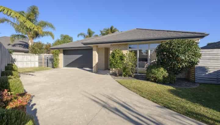 35 Leet Crescent, Papamoa