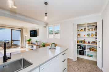 42 Donovan Road, PARAPARAUMU BEACH