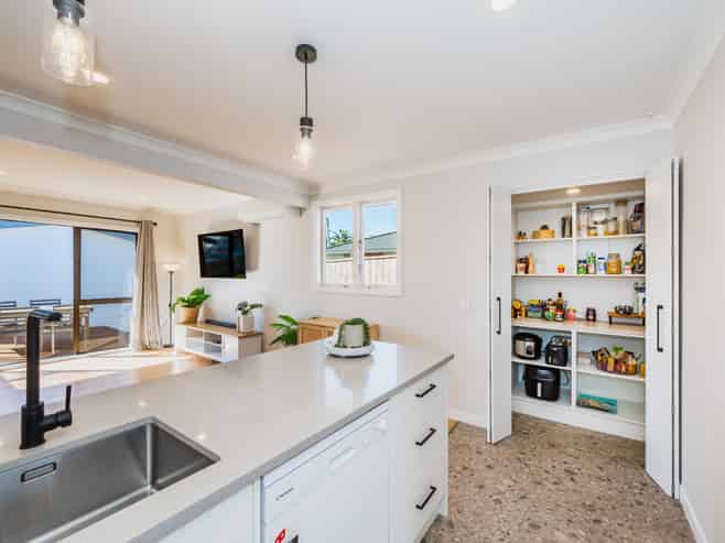 42 Donovan Road, PARAPARAUMU BEACH