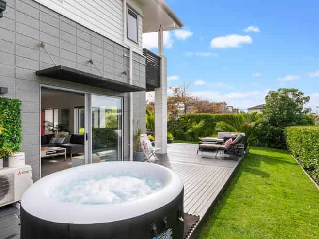 4 Te Oneroa Way, Long Bay