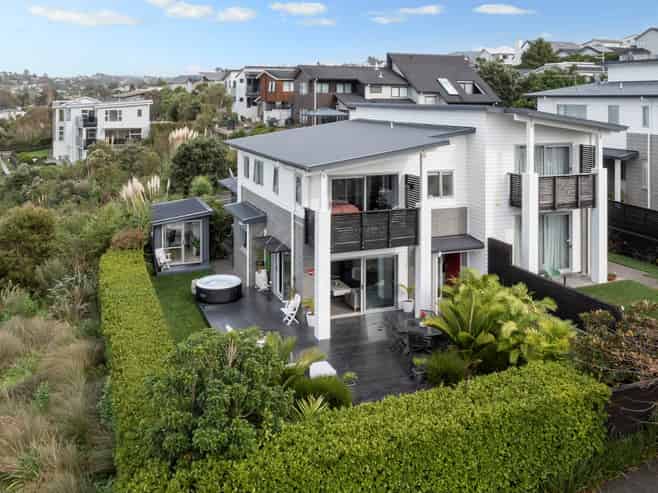 4 Te Oneroa Way, Long Bay