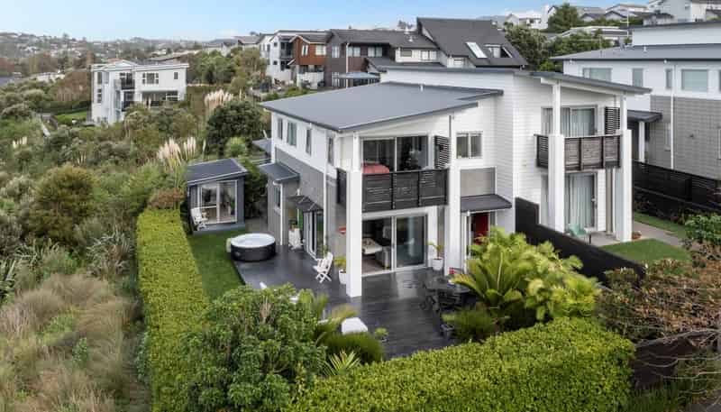 4 Te Oneroa Way, Long Bay