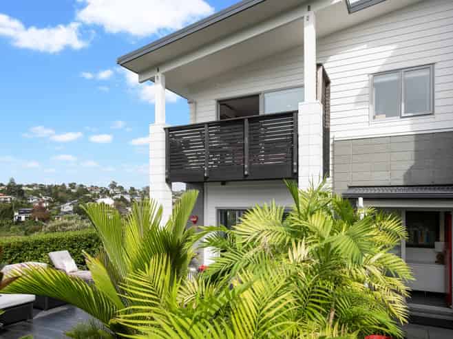 4 Te Oneroa Way, Long Bay